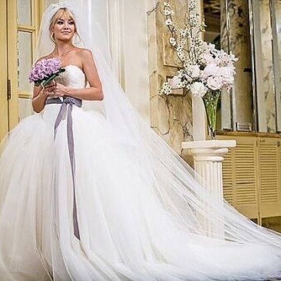 Vera Wang Bride Wars Ball Gown Silk Tulle Size 2 worn once, Cathedral Veil Incl - Picture 2 of 5